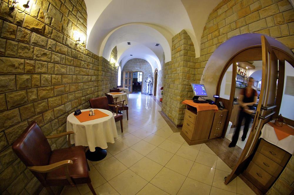 鲁西福纳卡斯蒂尔酒店 Lučivná 外观 照片